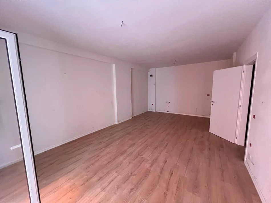 Tirane, shitet apartament 1+1+Ballkon Kati 2, 70 m² (Rruga 3 Deshmoret)