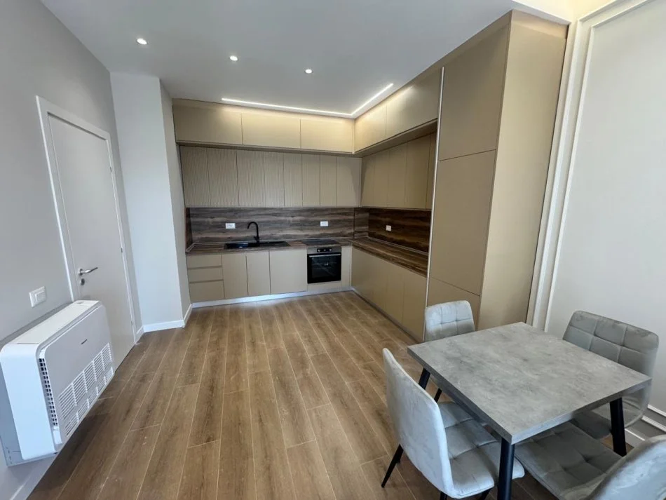 Tirane, jepet me qera apartament 1+1+parkim Kati 5, 70 m² 800 € (Vasil Shanto)