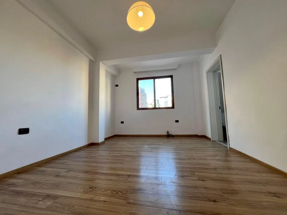 Tirane, shitet apartament 3+1 Kati 2, 130 m² 250.000 € (Liqeni Artificial i Tiranes)