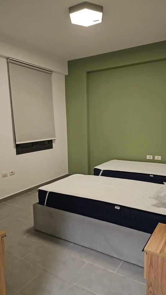 Tirane, jepet me qera apartament 2+1+Ballkon Kati 5, 108 m² 800 € (rruga Zallit)