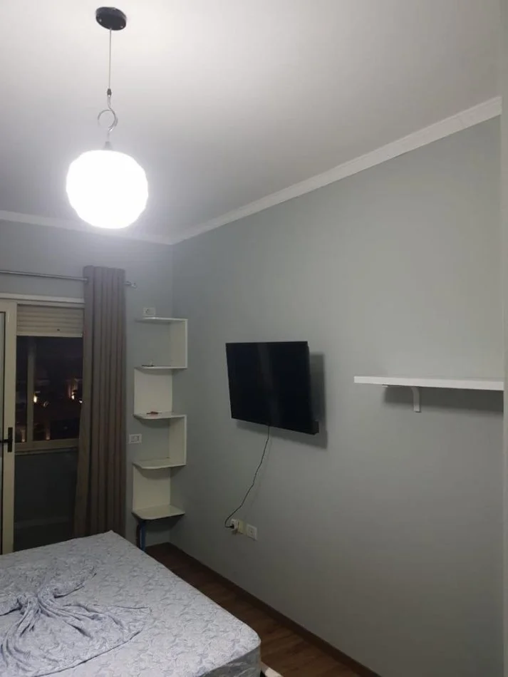 Tirane, jepet me qera apartament 2+1+Ballkon Kati 4, 110 m² 470 € 