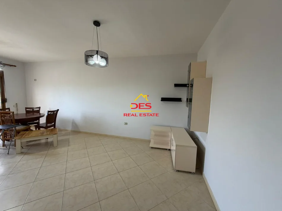 Vlore, shitet apartament 1+1+Ballkon Kati 8, 80 m² 125.000 € (Rruga Hasan Kushta)