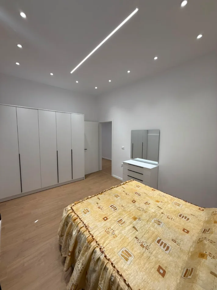 Tirane, jepet me qera apartament 2+1 Kati 1, 600 € (Kodra e Diellit)