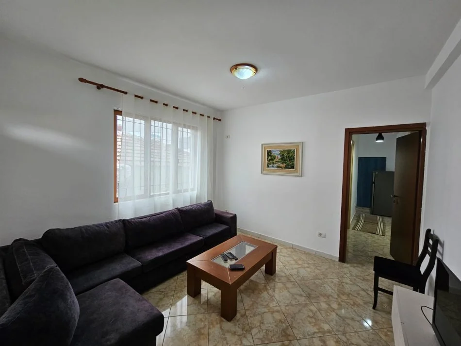 Tirane, jepet me qera Vile 1+1+Ballkon Kati 1, 60 m² 400 € (Frang bardhi)