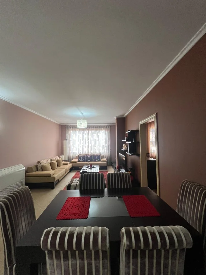 Tirane, jepet me qera apartament 3+1+Ballkon Kati 4, 850 € (Rruga dritan hoxha zogu i zi)