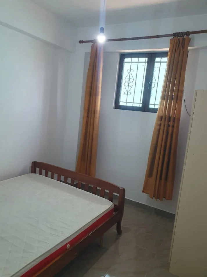 Tirane, jepet me qera apartament 1+1 Kati 1, 70 m² 280 € (Yzberisht, Shkolla Myslim Shima)