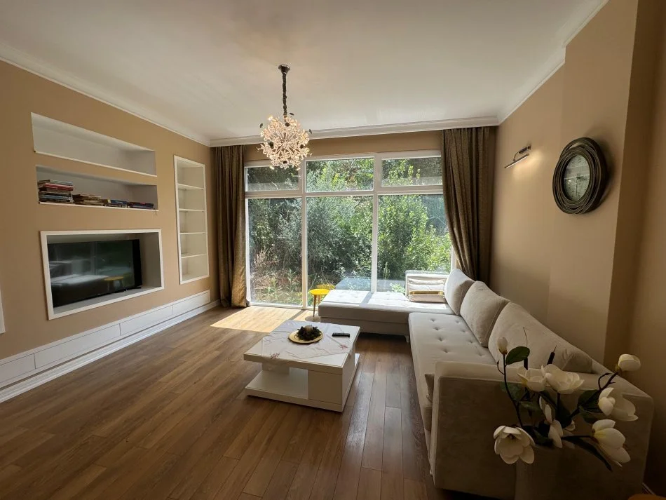 Tirane, jepet me qera apartament 2+1 Kati 3, 110 m² 850 € (Liqeni i thate)