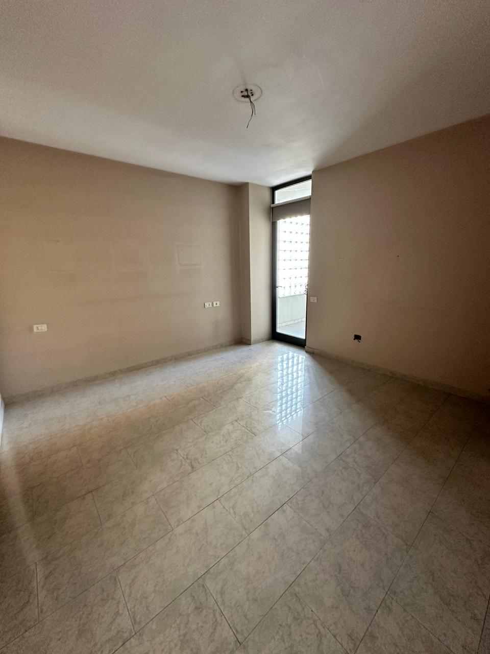 Shitet Apartament ne Tirane 2+1+2