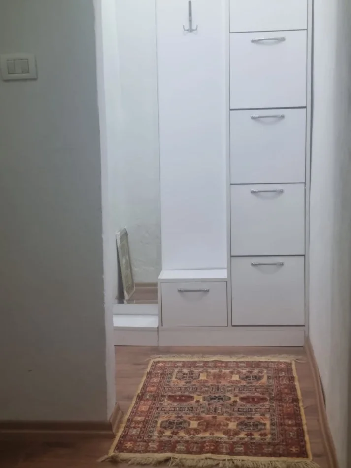 Tirane, jepet me qera apartament 2+1+Ballkon Kati 4, 80 m² 500 € (Tek Mozaiku, prane 21 Dhjetorit)