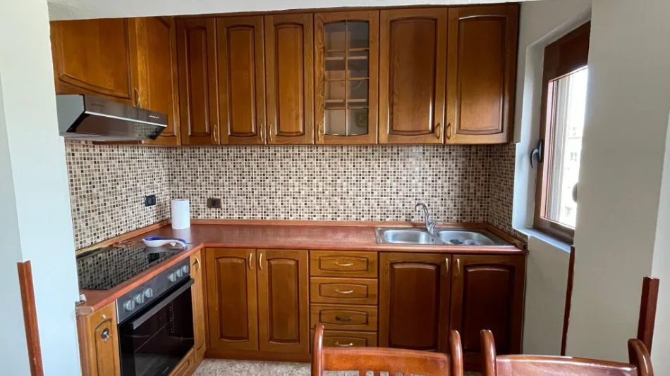 Tirane, jepet me qera apartament 1+1 Kati 5, 60 m² 450 € (Xhamllik)