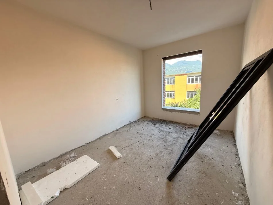 Tirane, shes apartament 2+1+Ballkon Kati 3, 93 m² 150.000 € (5 maji)