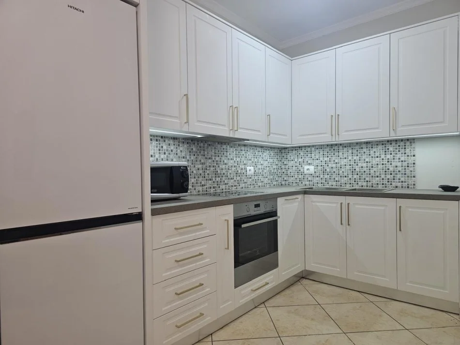 Tirane, jepet me qera apartament 2+1 Kati 2, 90 m² 750 € (21 DHJETORI)