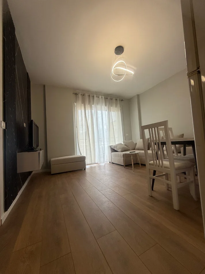 Tirane, jap me qera apartament 1+1+Ballkon Kati 5, 398 € 