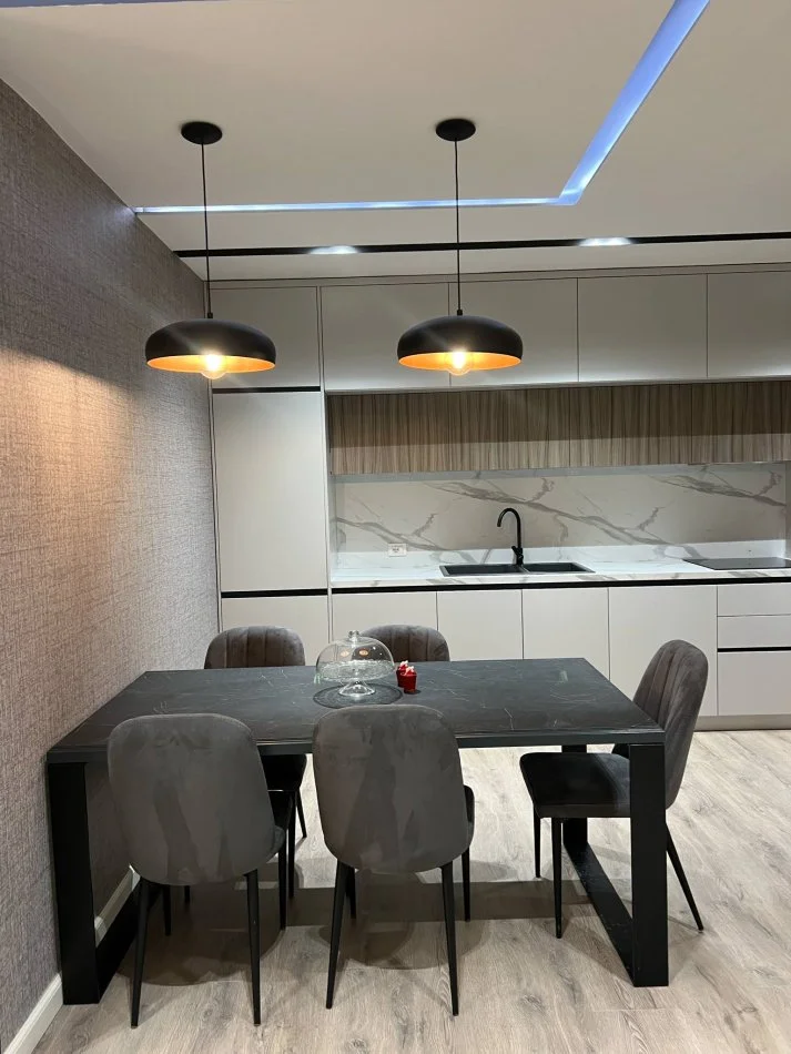 Tirane, jepet me qera apartament 2+1+Parkim Kati 3, 106 m² 800 € (Kompleksi Besa Don Bosko)