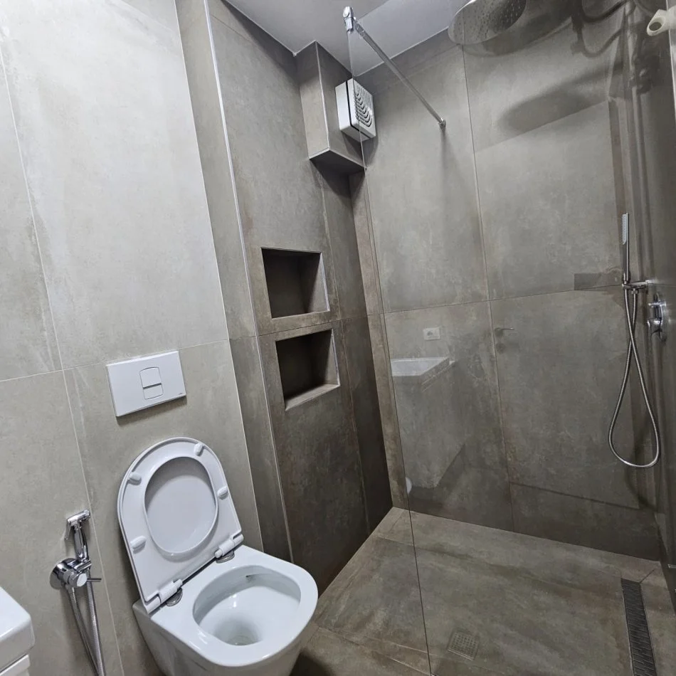 Tirane, jepet me qera apartament Dublex Kati 3, 153 m² 950 € 