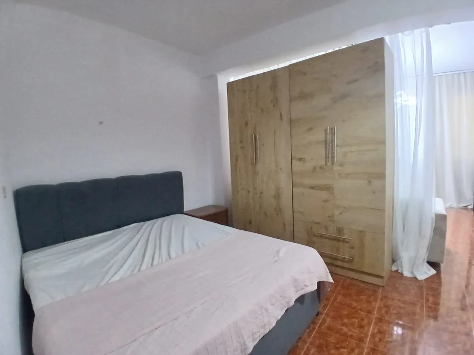 Tirane, jepet me qera apartament 1+1 Kati 1, 40 m² 300 € (Don bosko)