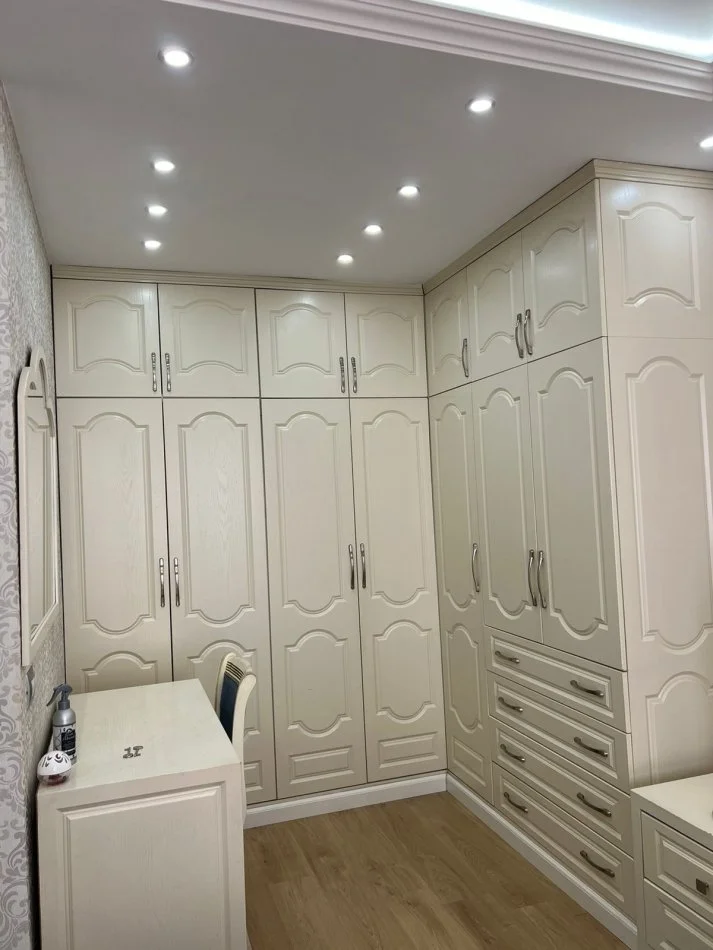 Tirane, jepet me qera 2+1+Ballkon Kati 2, 95 m² 500 € (rruga teodor keko)