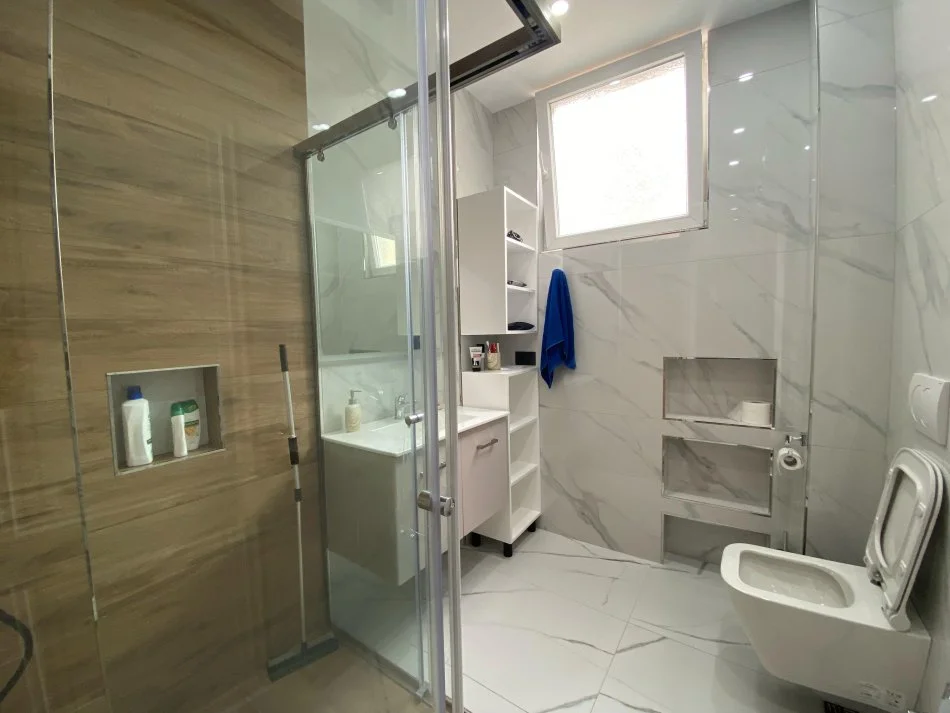 Tirane, jepet me qera apartament 1+1 Kati 2, 65 m² 750 € (RRUGA E DURRESIT)