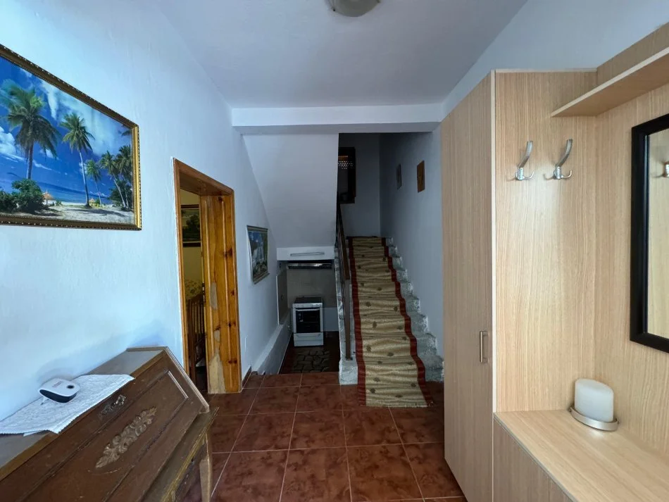 Tirane, jepet me qera shtepi 1 Katshe Kati 0, 112 m² 450 € (Ali Visha)