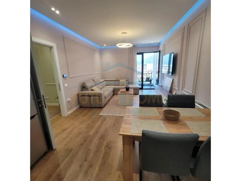 Tirane, jepet me qera apartament 2+1+Ballkon Kati 2, 100 m² 800 € (Farmacia 10)