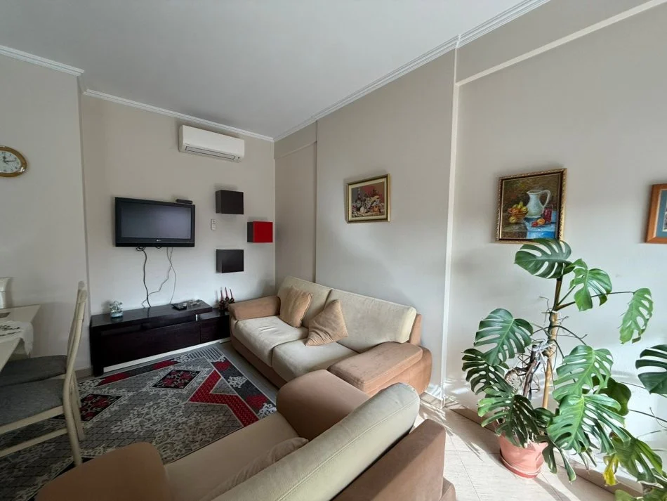 Tirane, jepet me qera apartament 1+1+Ballkon Kati 5, 75 m² 700 € (APARTAMENT 1+1 ME QIRA RR.BOGDANEVE)