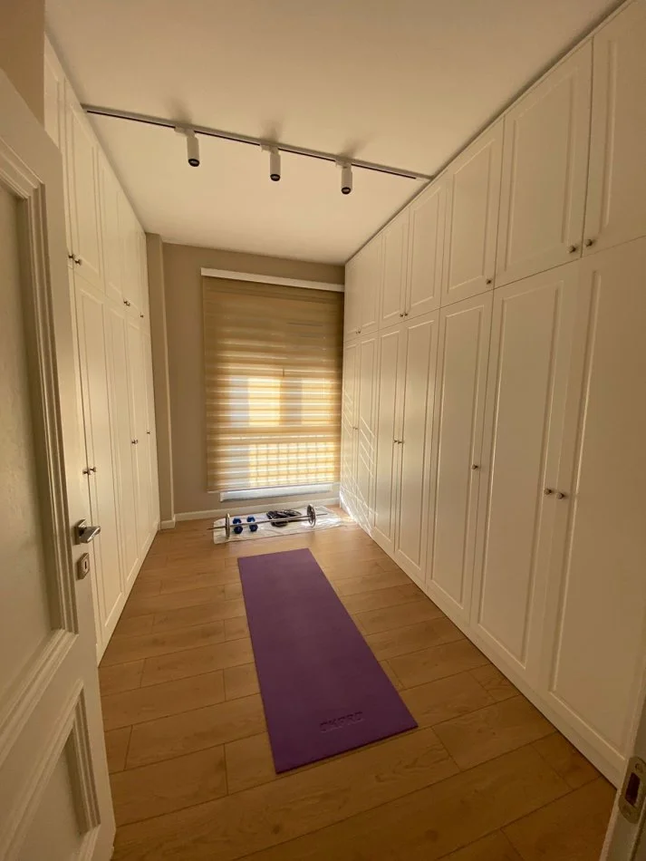 Tirane, jepet me qera apartament 4+1 Kati 1, 170 m² 1.300 € (Myslym Shyri)