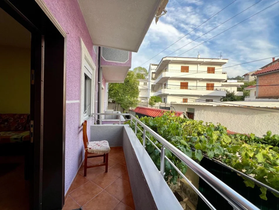 Tirane, jepet me qera Vile 3 Katshe Kati 0, 1.600 m² 2.500 € (SAUK)