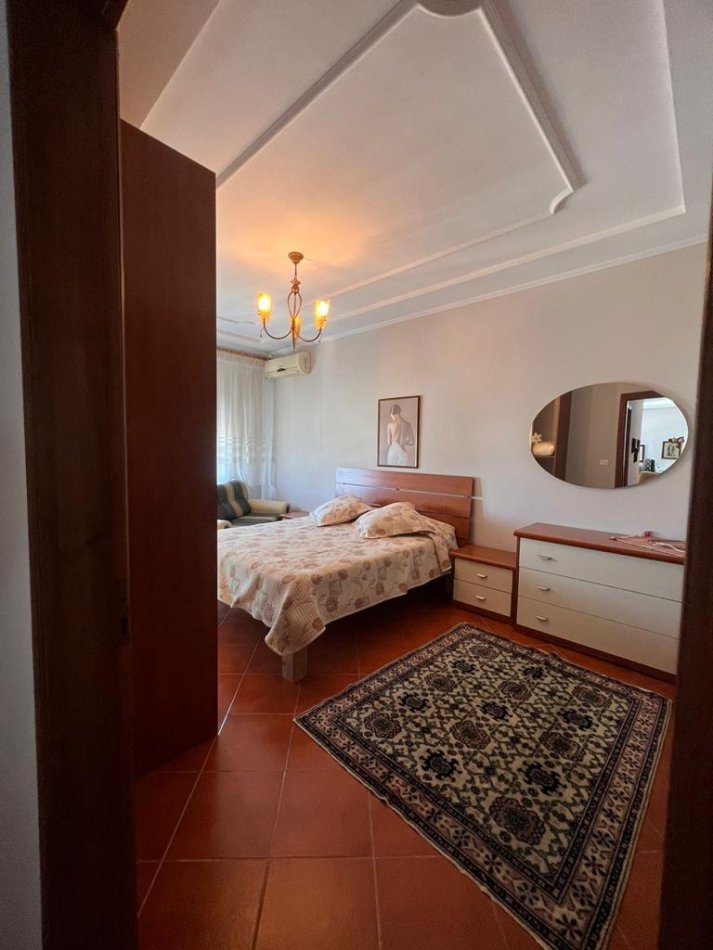 Tirane, jepet me qera apartament 2+1 Kati 8, 100 m² 700 € (21 dhjetori)