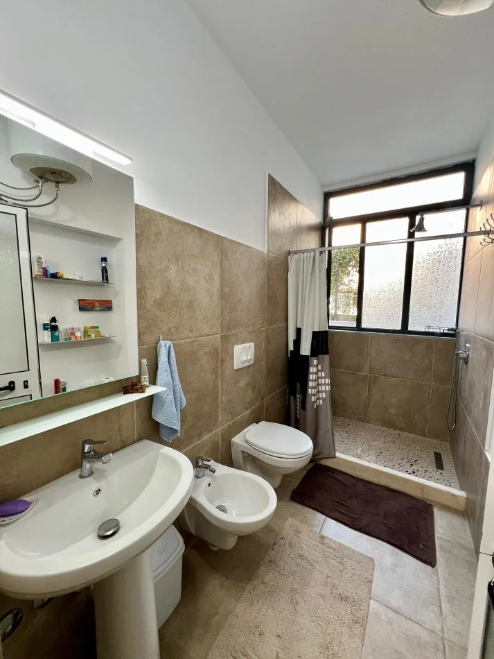 Durres, shitet shtepi 5+1 Kati 2, 490 m² 750.000 € (Shkëmbi i Kavajës)