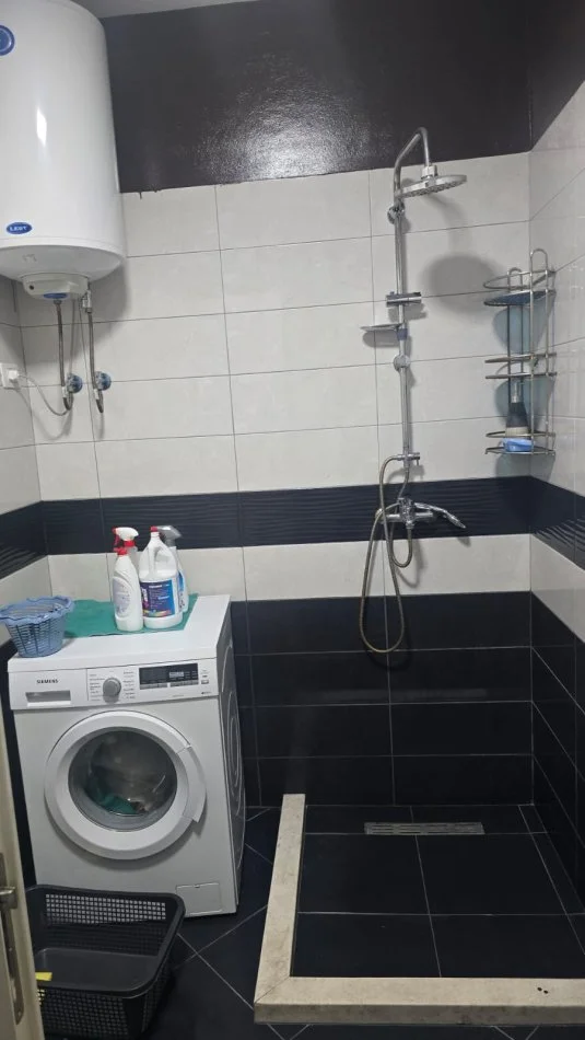 Tirane, jepet me qera apartament 1+1+Ballkon Kati 2, 67 m² 600 € 