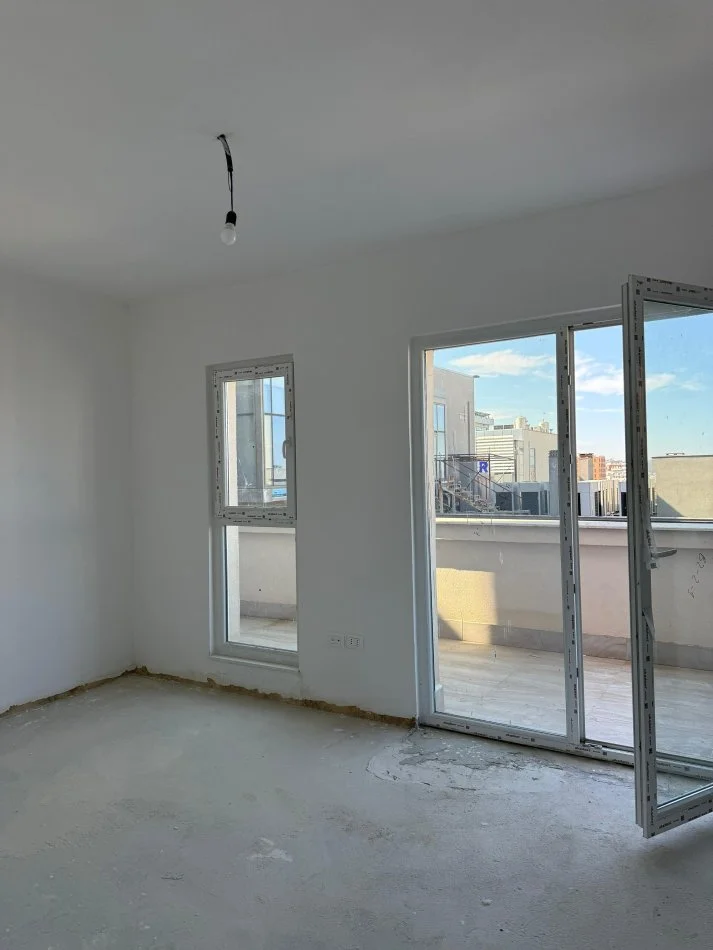 Tirane, shitet apartament+verande 2+1+2 , 122 m² 189.565 € (Aura Complex, Laprake)