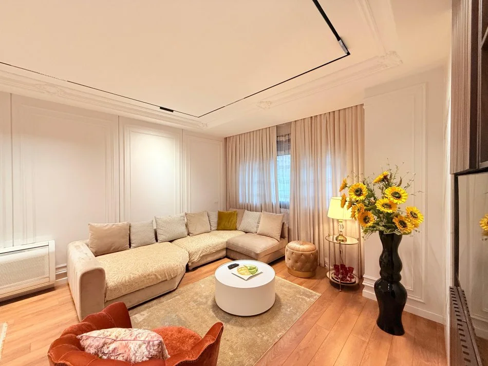 Tirane, jepet me qera apartament 2+1 Kati 3, 120 m² 1.500 € (Rruga e Barrikadave)