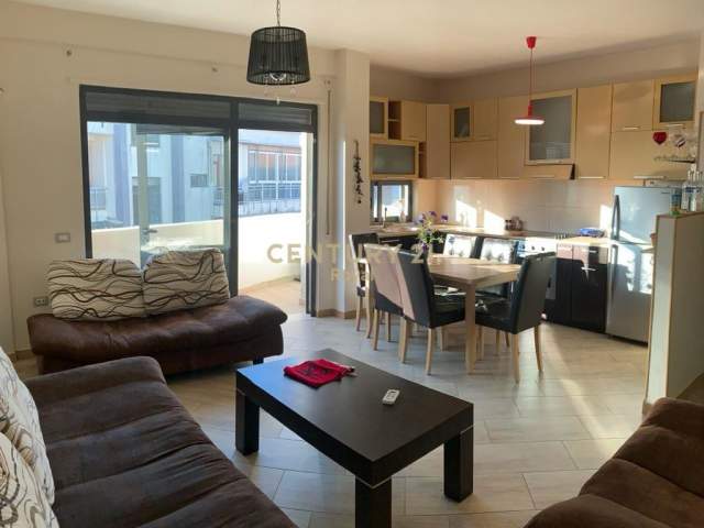 Durres, jepet me qera apartament Kati 7, 350 Euro (Fresk)