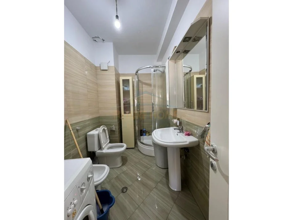 Tirane, jepet me qera apartament 2+1 Kati 4, 98 m² 450 € (Rruga teleferikut)