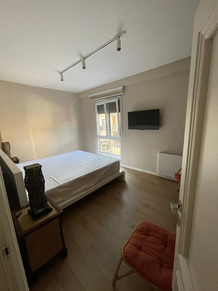 Tirane, jepet me qera apartament 3+1+Aneks+Ballkon Kati 2, 190 m² 1.500 € (MYSLYM SHYRI)