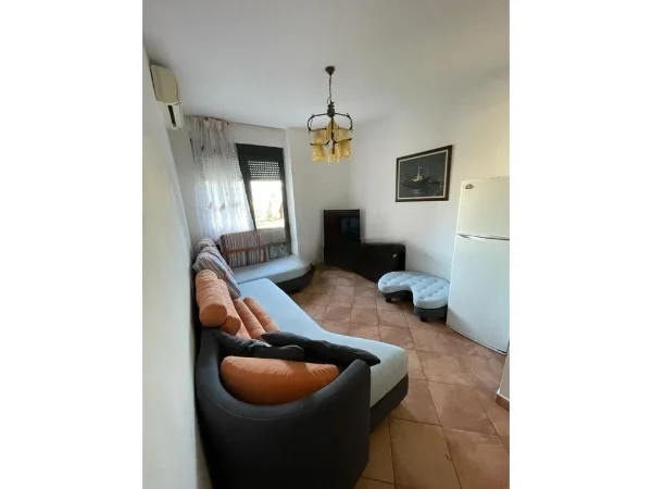jepet me qera apartament Kati 6, 46 m² 550 € (Rruga e kavajes)