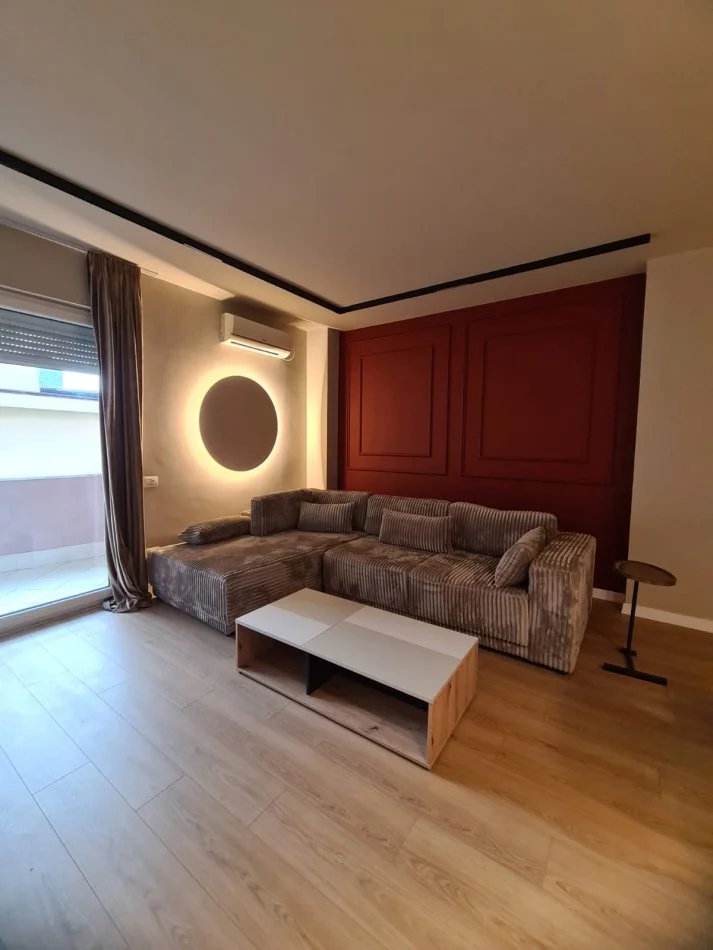 Tirane, jepet me qera apartament 1+1+Ballkon Kati 6, 68 m² 800 € (9 Katëshet)
