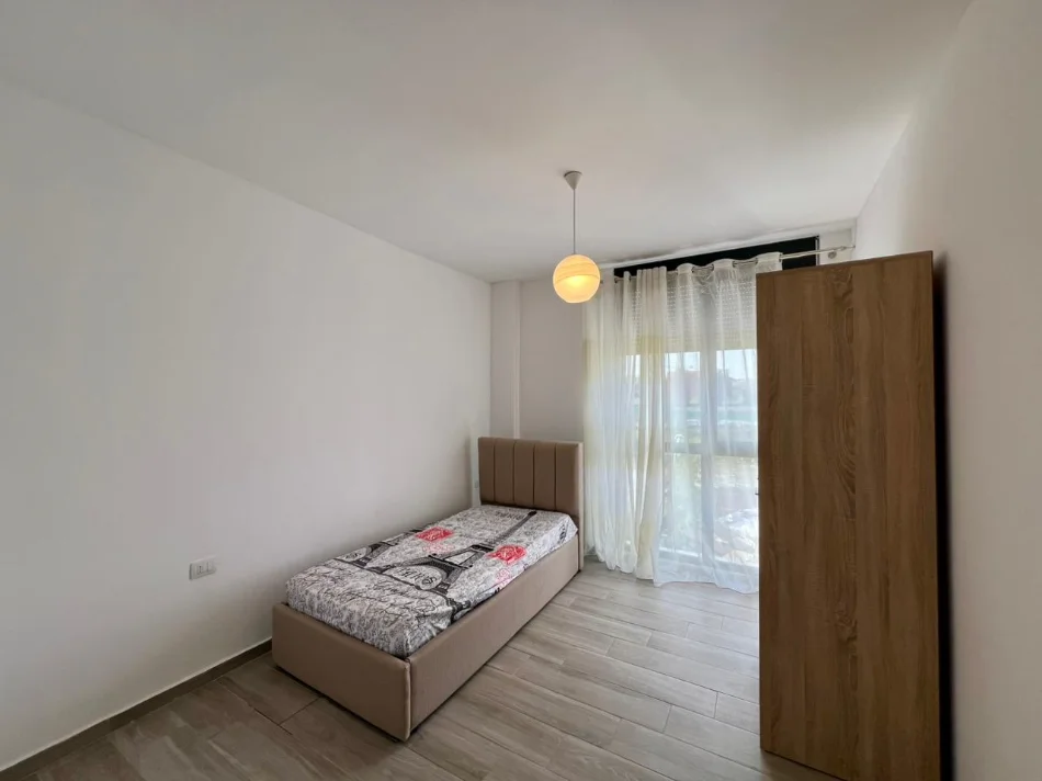 Tirane, jepet me qera 3+1+Ballkon Kati 2, 120 m² 500 € (Rruga 5 Maji)