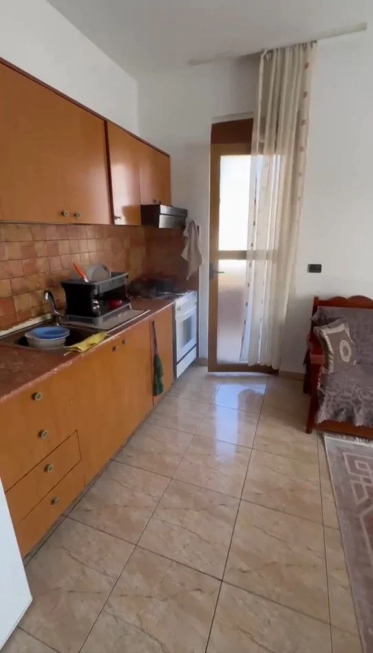 Tirane, jepet me qera apartament 1+1+Ballkon Kati 3, 60 m² 380 € (rruga Don Bosko)