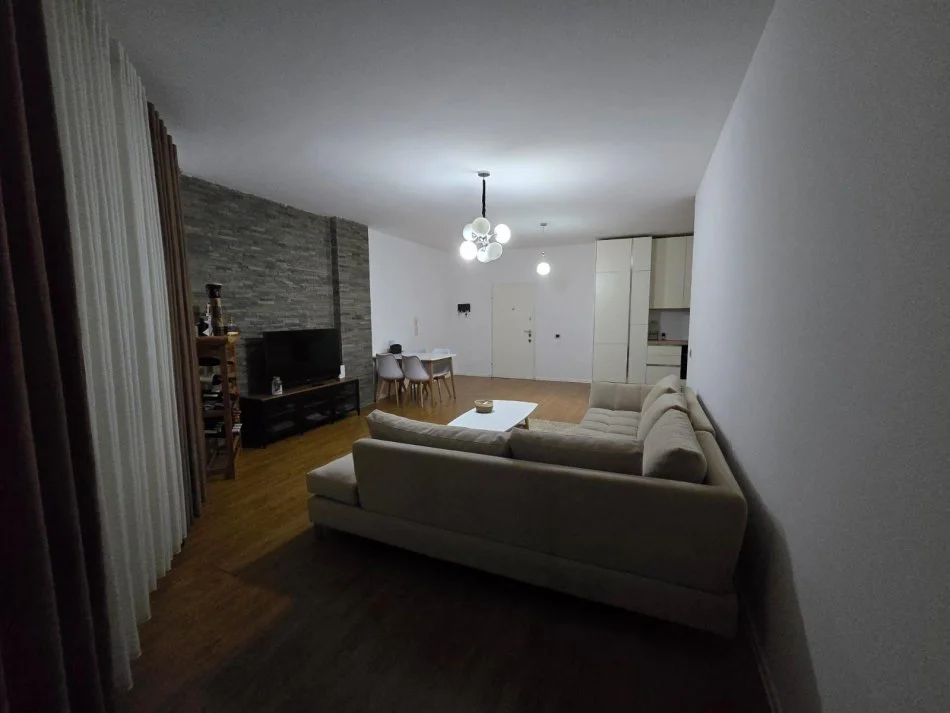 Tirane, jepet me qera apartament 1+1+Aneks+Ballkon , 90 m² 600 € (liqeni thate)