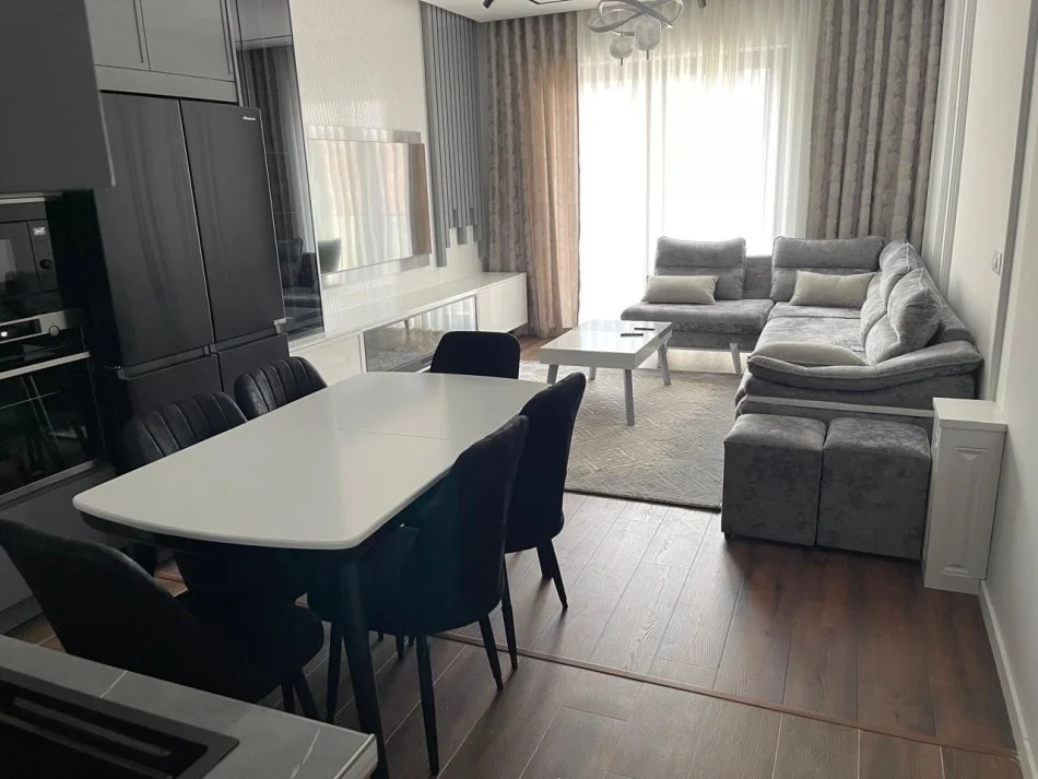 Tirane, jepet me qera apartament 2+1+Ballkon Kati 4, 105 m² 1.000 € (Rruga Dibres)