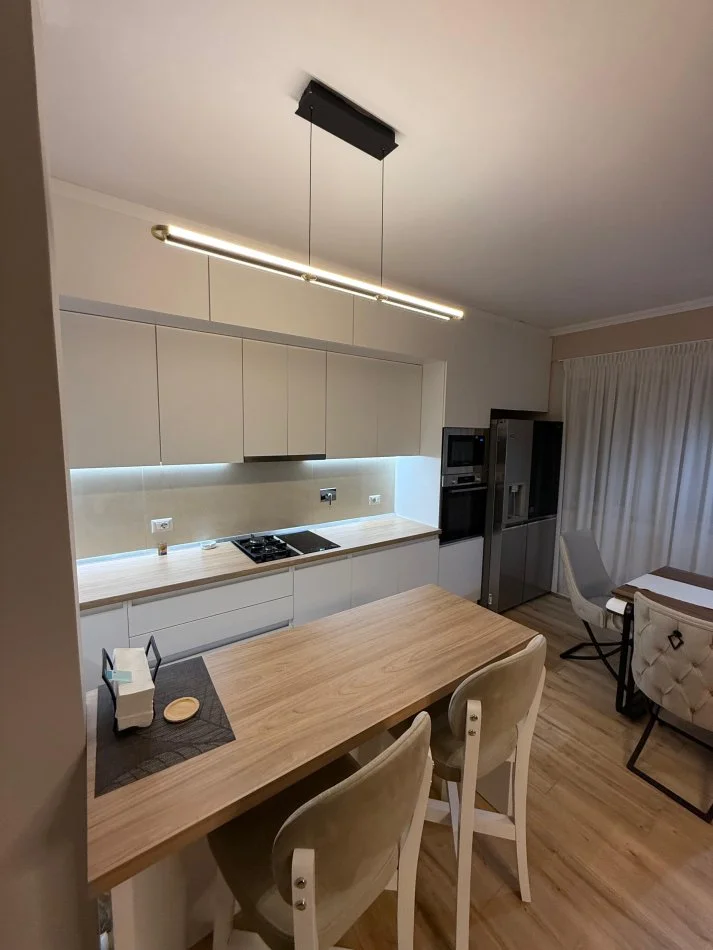 Tirane, jepet me qera apartament 2+1 , 500 € (Sauk)