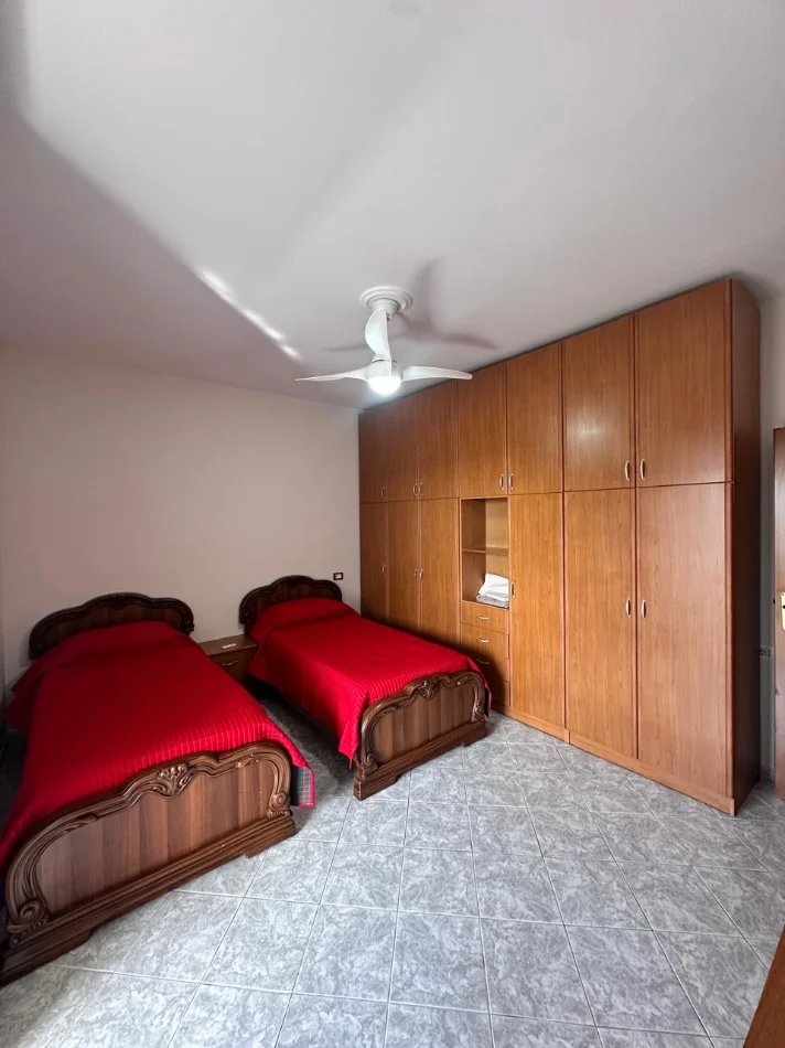 Tirane, jepet me qera apartament 2+1 Kati 6, (Rruga Muhamet Gjollesha)