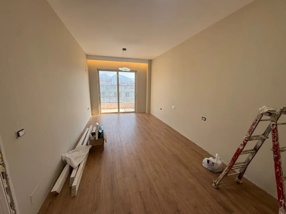 Tirane, shitet apartament 2+1+Ballkon Kati 7, 2 m² 