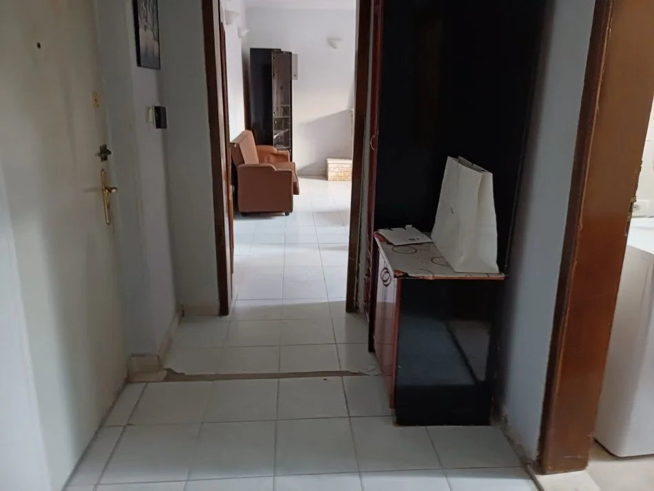 Tirane, jepet me qera apartament 1+1 Kati 1, 74 m² 350 € (Bulevardi Bajram Curri)