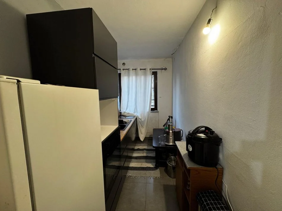 Tirane, shitet apartament 1+1 Kati 1, 56 m² 75.000 € (Te Katrori)
