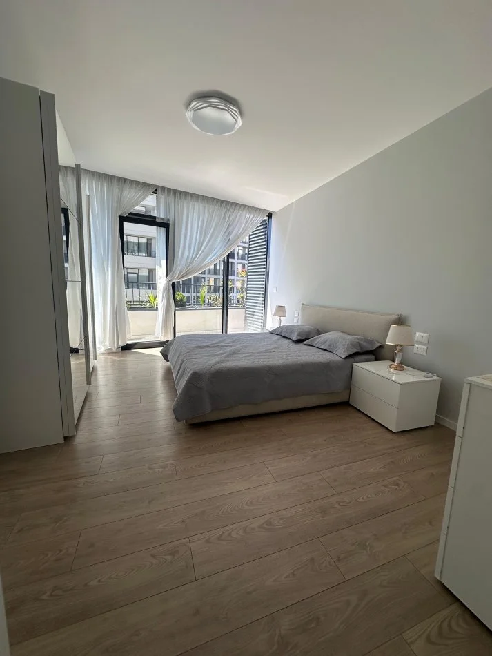 Tirane, jepet me qera apartament 1+1+Aneks+Ballkon , 87 m² 1.500 € (Lake View Residence, Rruga e Kosovareve)