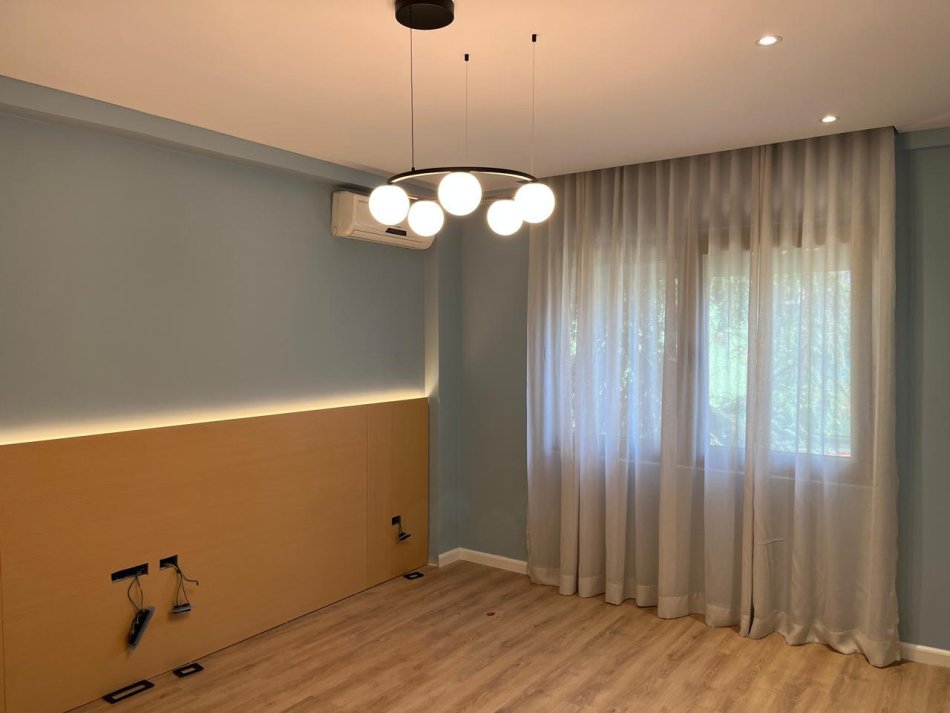 Tirane, jepet me qera zyre Kati 2, 116 m² (Bllok)
