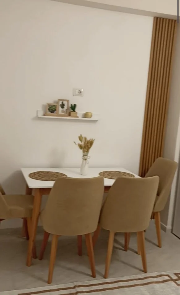 Tirane, jepet me qera apartament 1+1+Ballkon Kati 3, 50 m² 350 € (rruga Milek Maruli)