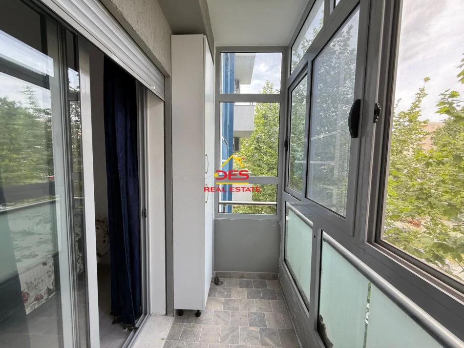 Vlore, jepet me qera apartament 2+1+Ballkon Kati 2, 110 m² 350 € (Rruga Çajupi)